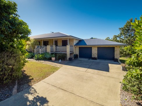 17 Highview Drive, CRAIGNISH QLD 4655