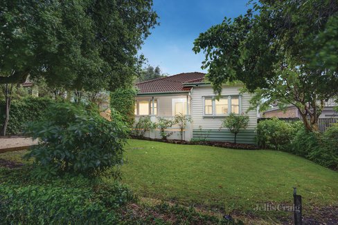 17 Hilltop Avenue Glen Iris 3146