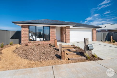 17 Hollioake Drive, LUCAS VIC 3350