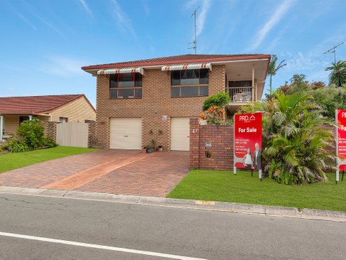 17 Honeyeater Drive, BURLEIGH WATERS QLD 4220