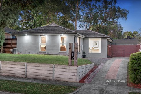 17 Illawara Crescent Bayswater North 3153