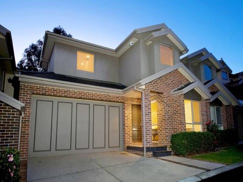 17 Kingswood Rise Box Hill South 3128
