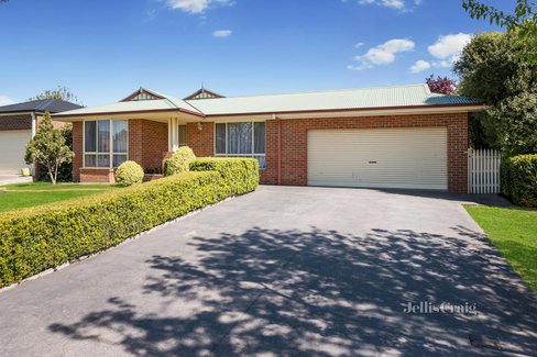 17 Lawrence Park Drive Castlemaine 3450