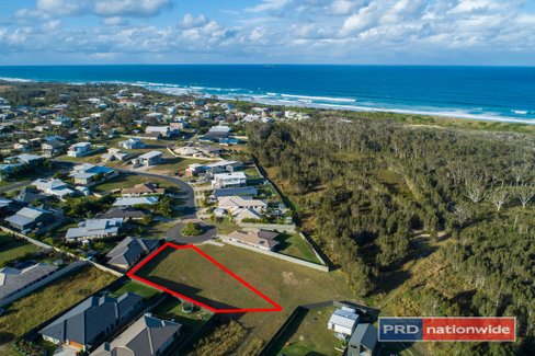17 Lomandra Court, CORINDI BEACH NSW 2456