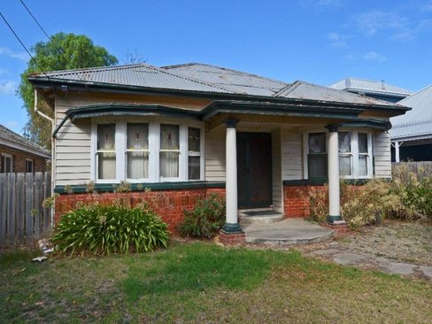 17 Meakin Street East Geelong 3219
