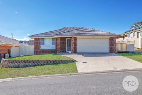 17 Mountain Gum Road, TAMWORTH