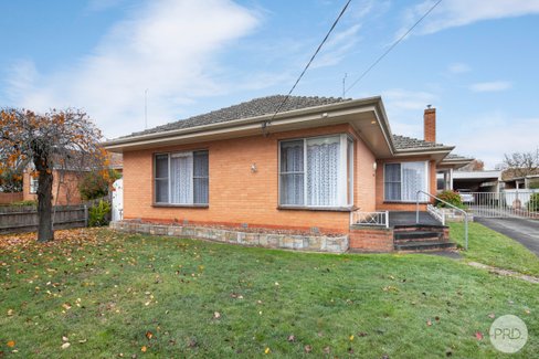 17 Orama Avenue, WENDOUREE VIC 3355