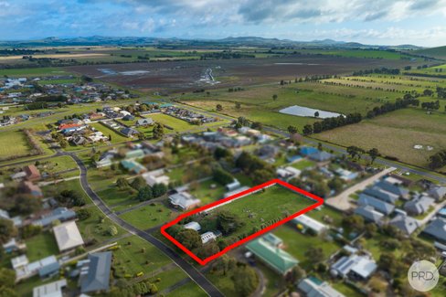 17 Parker Street, MINERS REST VIC 3352