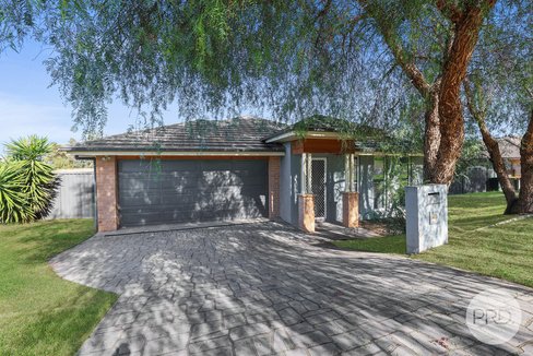 17 Regal Park Drive, TAMWORTH