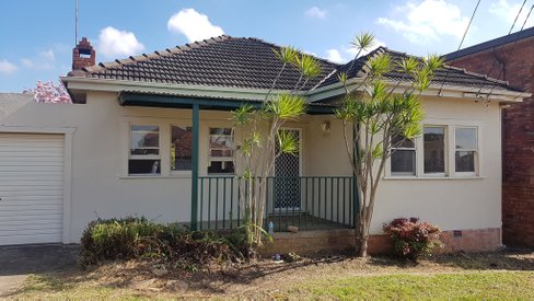 17 Rosebery St, PENSHURST NSW 2222