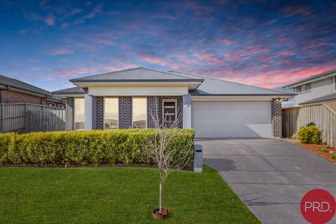 17 Sage Crescent, CHISHOLM NSW 2322