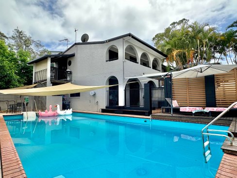 17 Sayre Crescent, BOYNE ISLAND QLD 4680