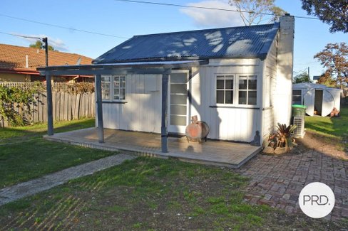 17 South Terrace, LAUDERDALE TAS 7021
