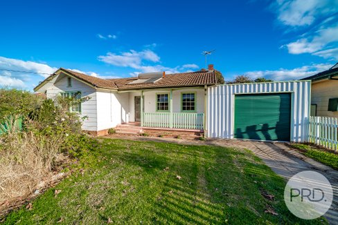 17 Tichborne Crescent, KOORINGAL NSW 2650