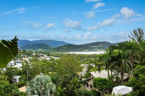 17 Warruga Street, CANNONVALE QLD 4802