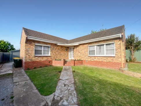 17 Weeroona Avenue Hamlyn Heights 3215