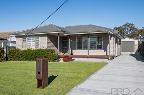 17 Weingartner Avenue, TARRO NSW 2322