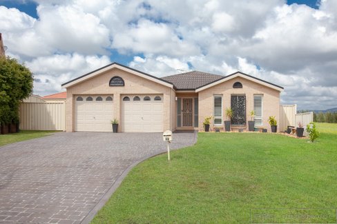 17 Willow Close, THORNTON NSW 2322