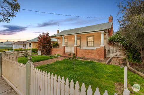 17 Wood Street, LONG GULLY VIC 3550