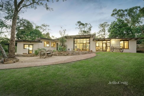 17 Yarra Braes Road Eltham 3095