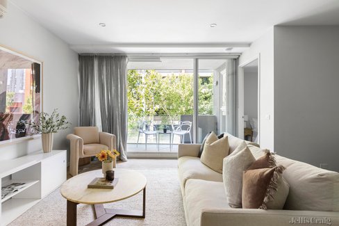 17/100 Queensberry Street Carlton 3053