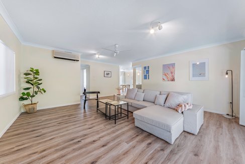 17/24 Pandanus Drive, CANNONVALE QLD 4802