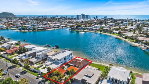 176 Mallawa Drive, PALM BEACH QLD 4221