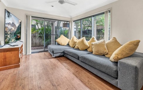 1/77 Nobby Parade, Miami QLD 4220