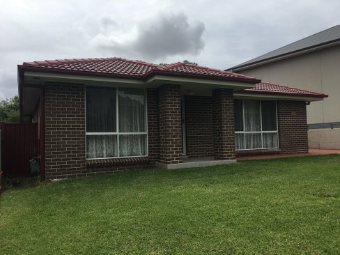 179 Moorefields Road, ROSELANDS NSW 2196