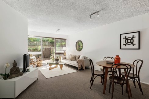 1/8-10 Summerhill Road Glen Iris 3146