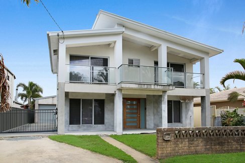 18 Aruma Avenue, Burleigh Waters QLD 4220