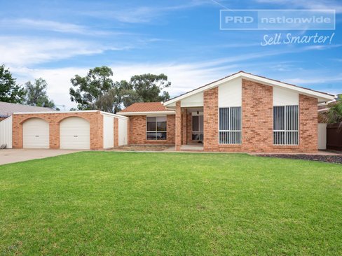 18 Balleroo Crescent, GLENFIELD PARK NSW 2650