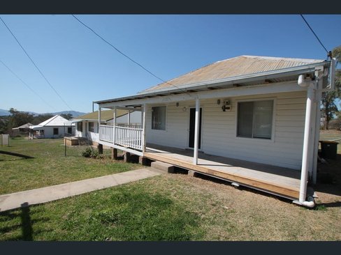 18 Bank Lane, QUIRINDI NSW 2343