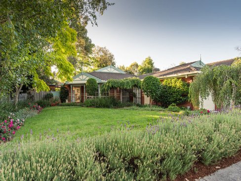 18 Blue Ridge Drive Mooroolbark 3138