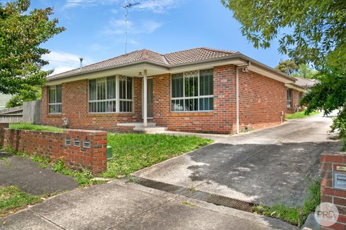 1/8 Bradshaw Street, GOLDEN POINT VIC 3350