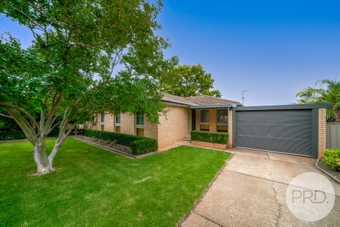 18 Buchhorn Street, TOLLAND NSW 2650