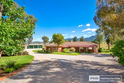 18 Carey Place, TAMWORTH NSW 2340