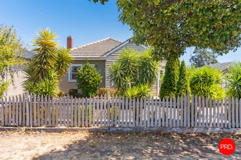 18 Carpenter Street, KANGAROO FLAT VIC 3555