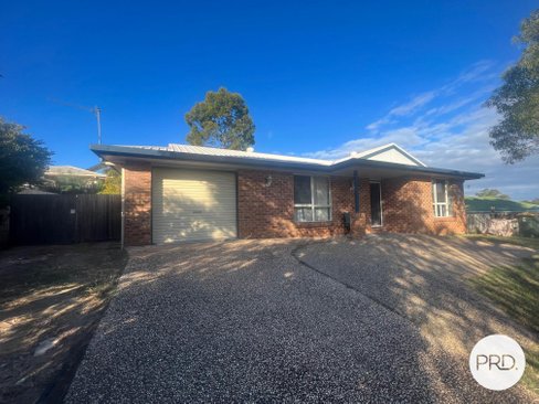 18 Curtis Avenue, BOYNE ISLAND QLD 4680