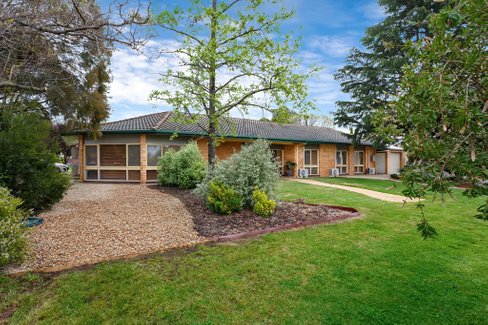 18 Dalkeith Avenue, LAKE ALBERT NSW 2650