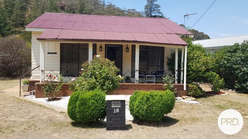 18 Foxlow Street, CAPTAINS FLAT NSW 2623