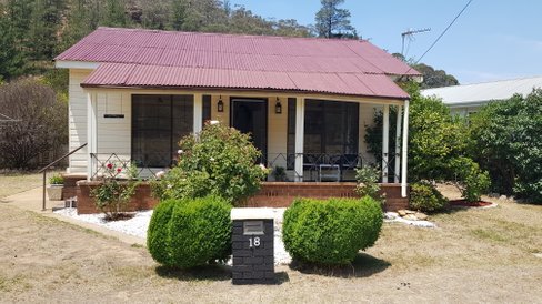 18 Foxlow Street, CAPTAINS FLAT NSW 2623