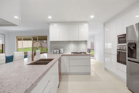 18 Glengarry Way, HORSLEY NSW 2530