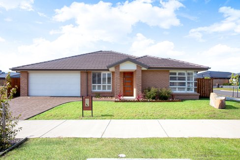 18 Golden Whistler Avenue, ABERGLASSLYN NSW 2320