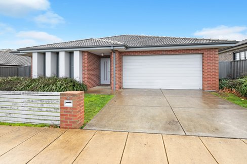 18 Harris Drive, LUCAS VIC 3350