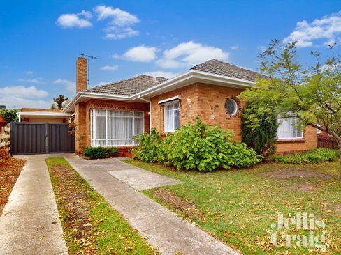 18 Hayes Road Strathmore 3041