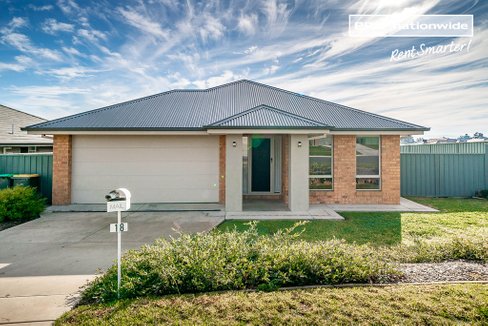 18 Hazelwood Drive, FOREST HILL NSW 2651