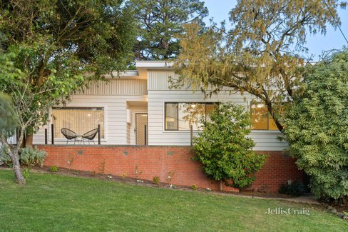 18 Hillside Drive Ballarat North 3350