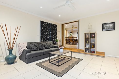 18 Hood Crescent Fawkner 3060