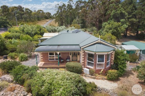 18 Hutchinson Street, CRESWICK VIC 3363